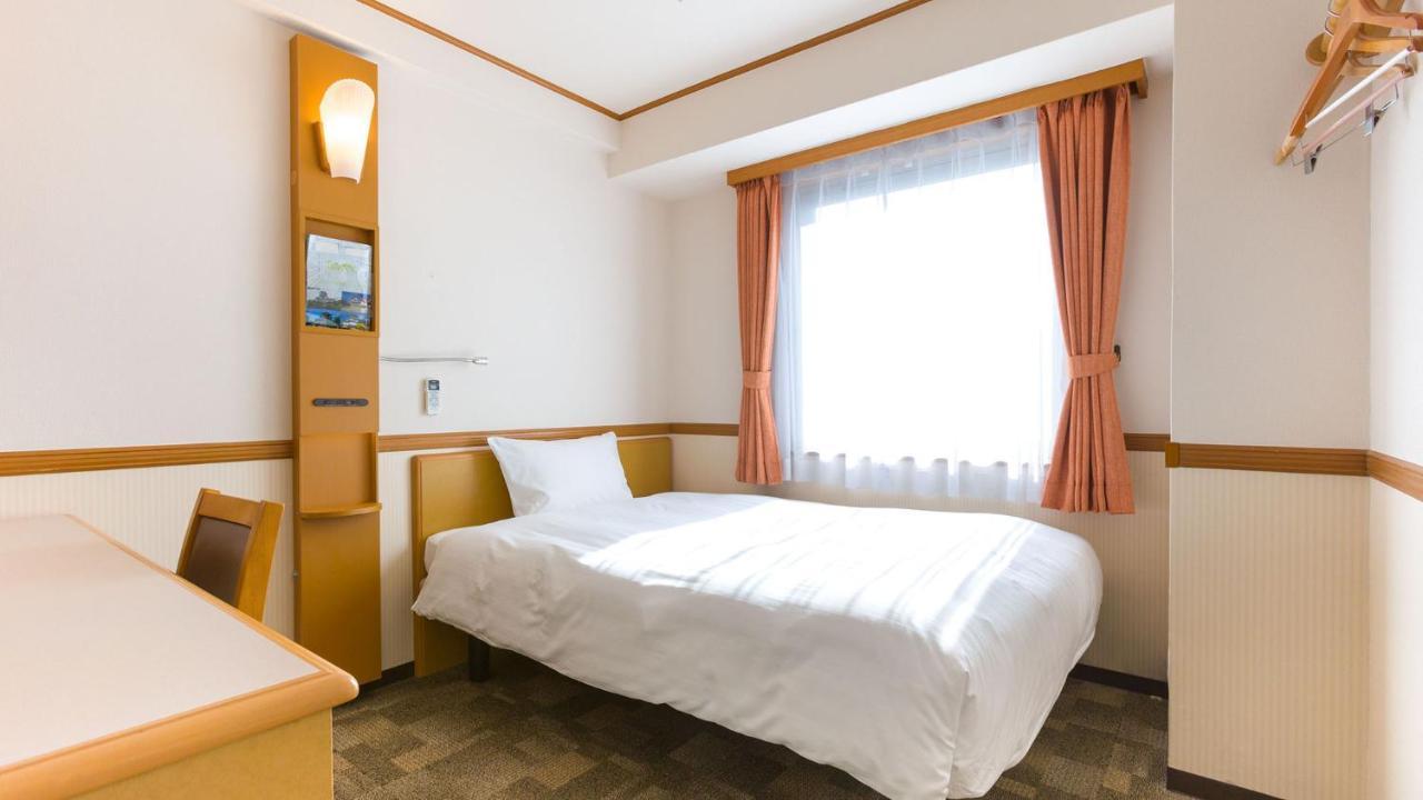 Toyoko Inn Tokyo Ikebukuro Kita-Guchi No.1 Exterior foto